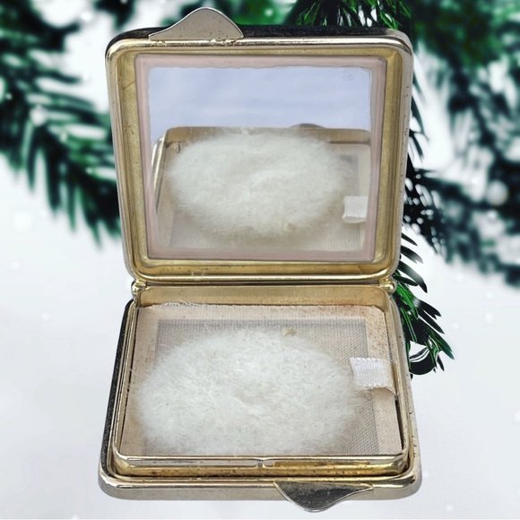 Vintage Compact Powder Puff Black Embroidered  Gold Twist Clasp See pics - Picture 2 of 3